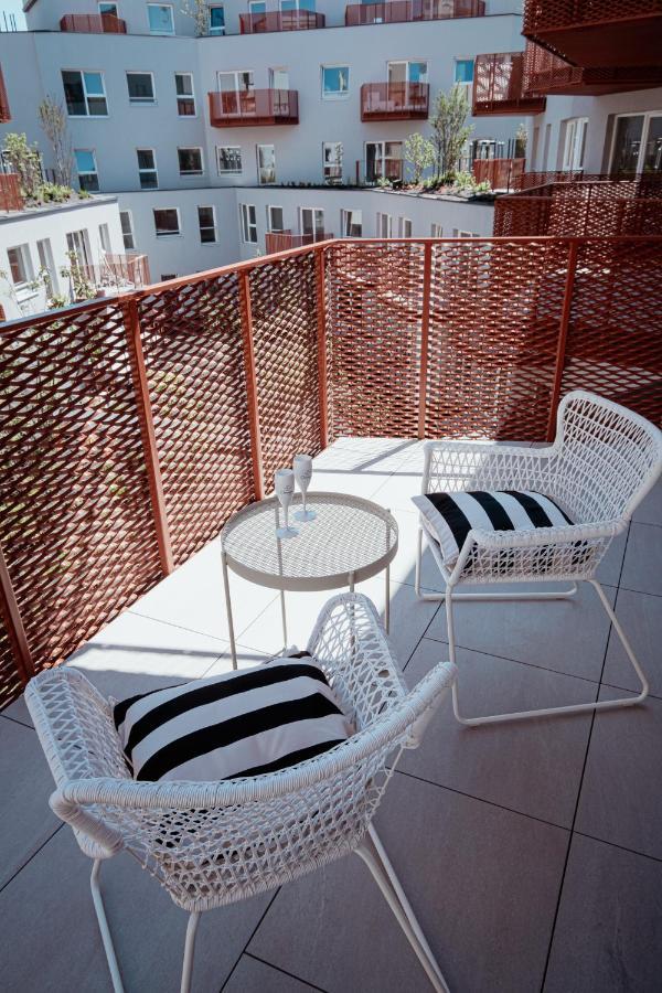 Homewell Apartments Game And Movie Posen Exterior foto